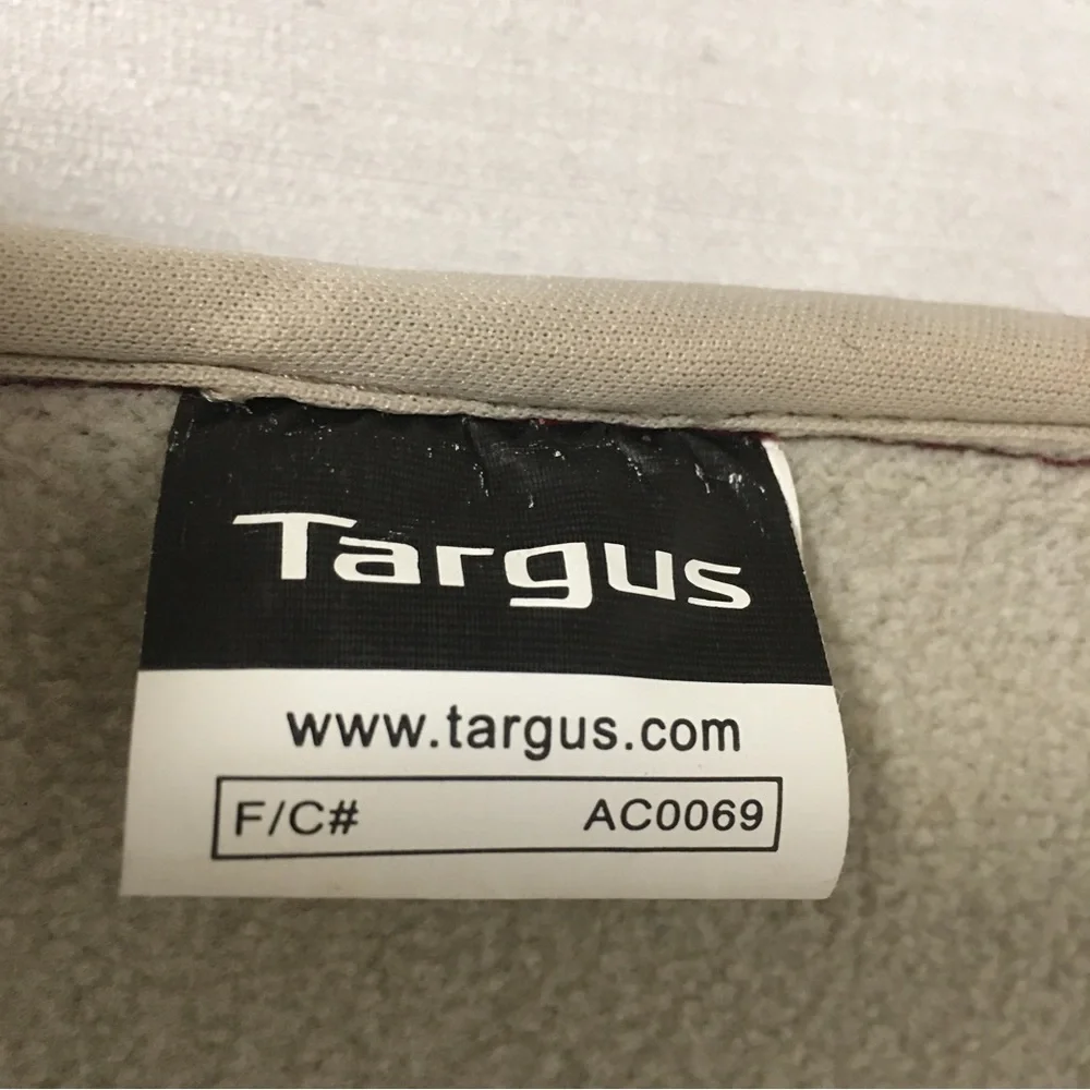 Targus laptop sleeve protector case red zips closed 15” EUC